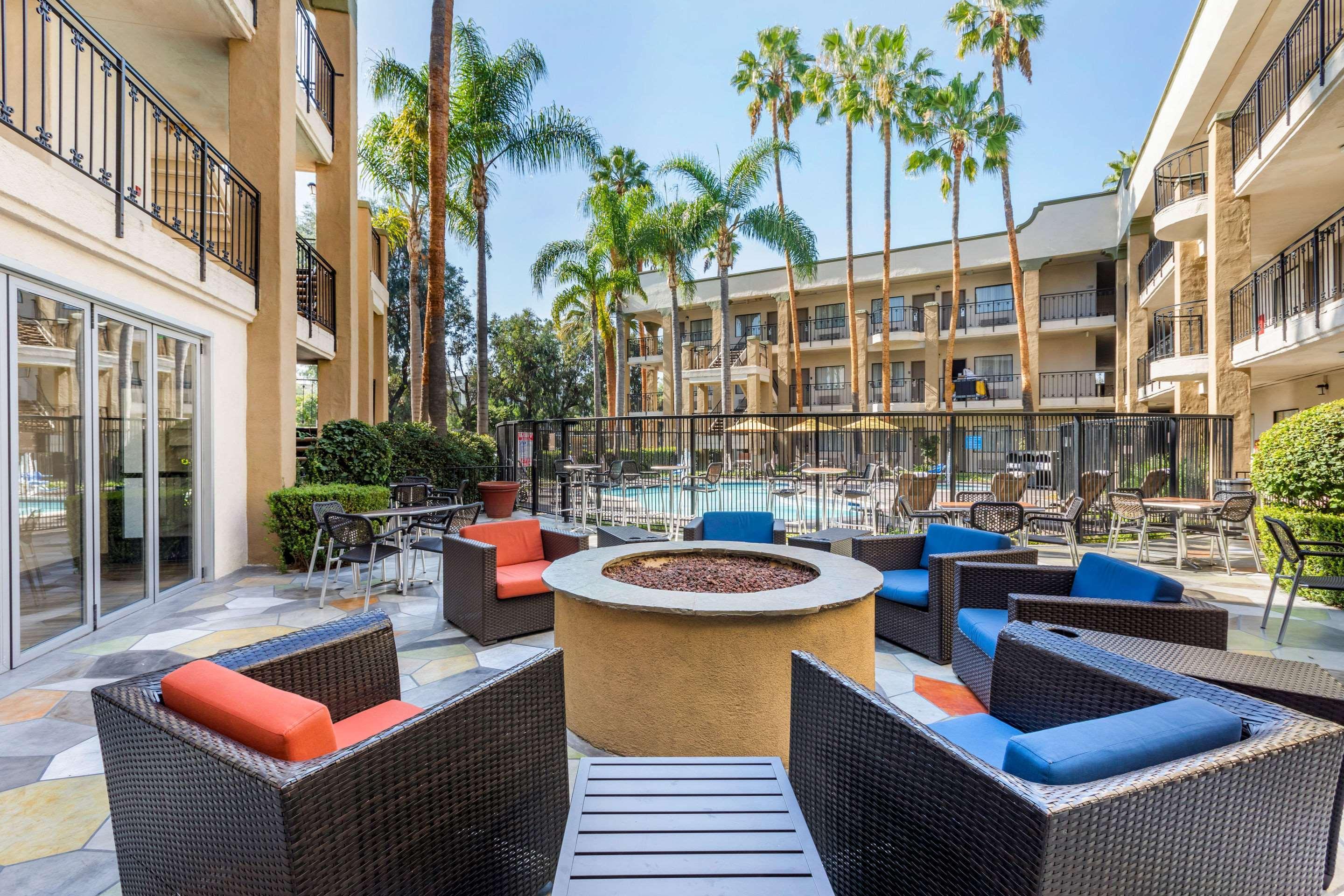 Comfort Inn & Suites Orange County John Wayne Airport Santa Ana Bagian luar foto