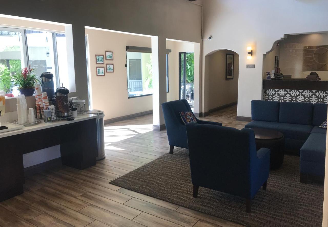 Comfort Inn & Suites Orange County John Wayne Airport Santa Ana Bagian luar foto