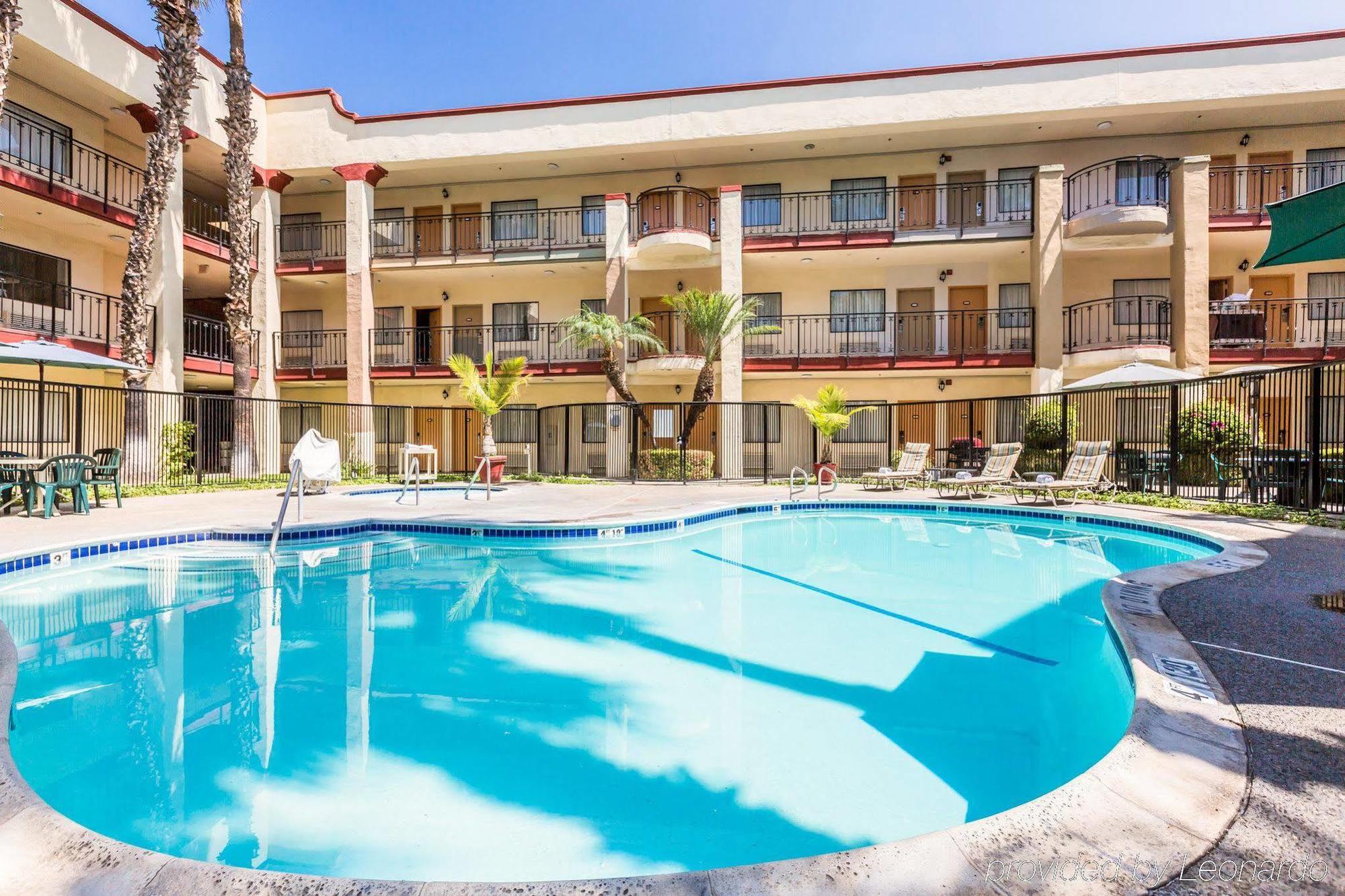Comfort Inn & Suites Orange County John Wayne Airport Santa Ana Bagian luar foto